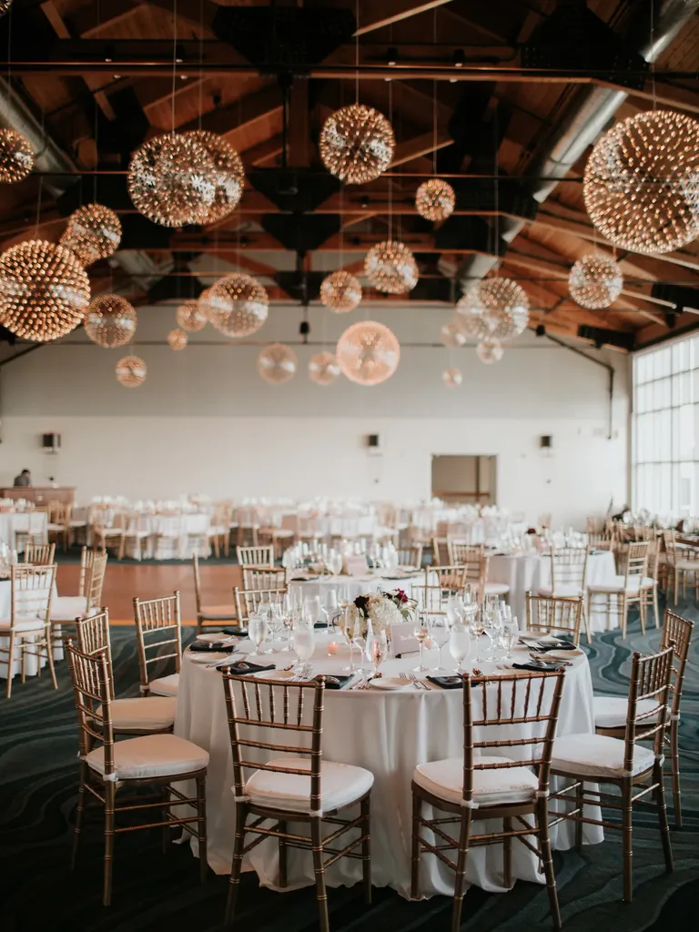 23 Wedding Lighting Ideas to Brighten Your Event Space